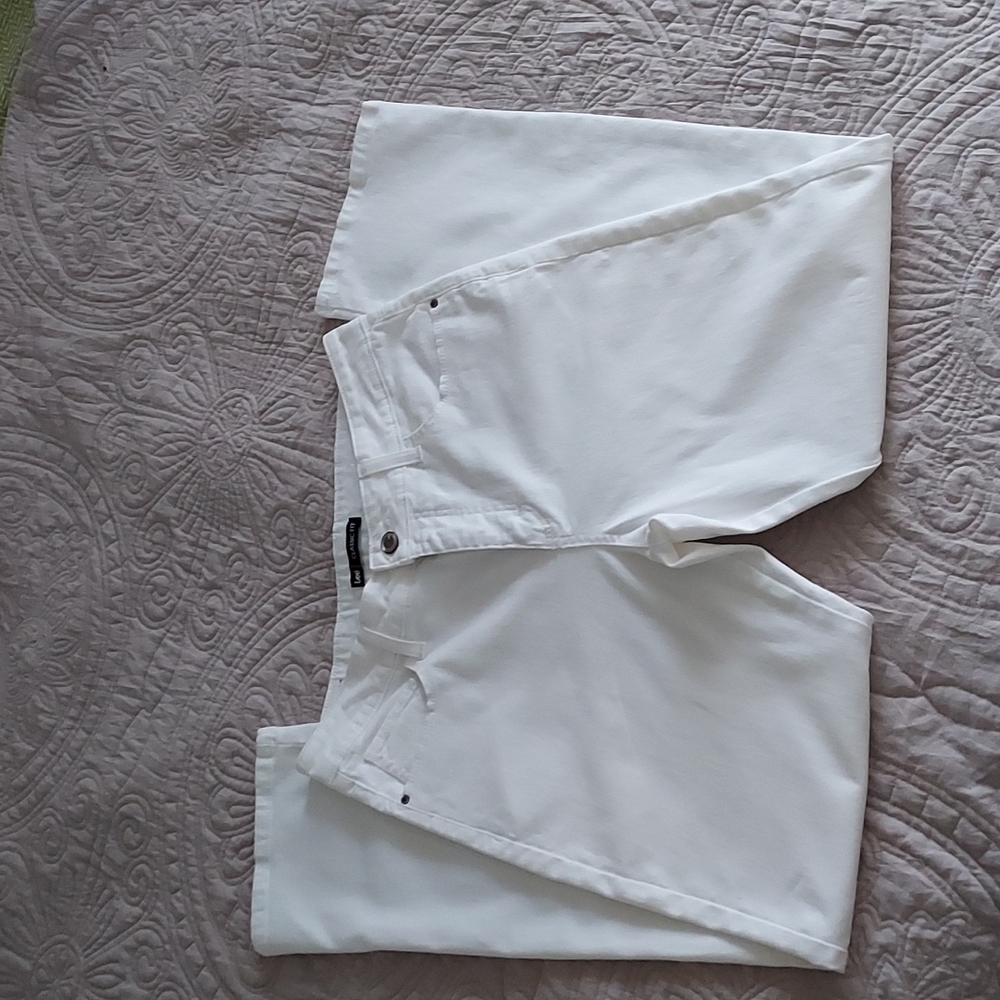 LEE Classis Fit White Jeans-32Wx30L Flex, Slimming . No Tags